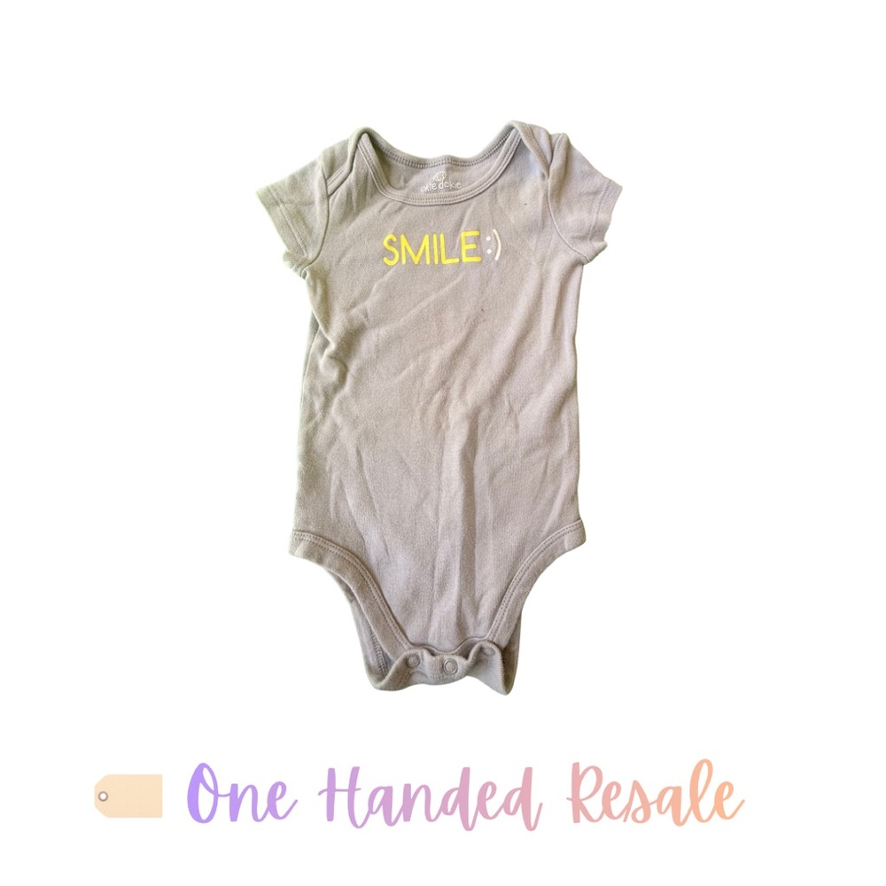 😊 okie dokie Grey Baby Onesie Yellow Smile Graphic Unisex Boys Girls Bodysuit 9M